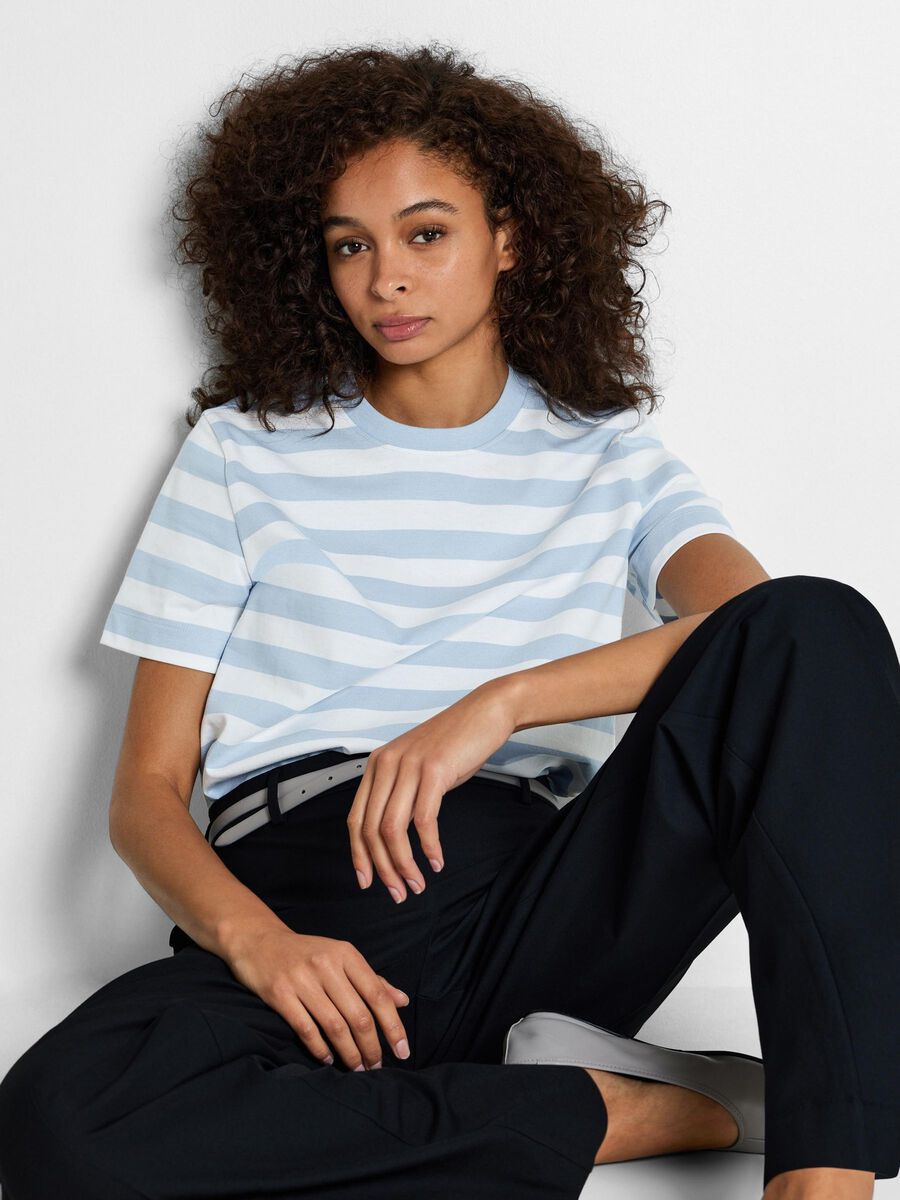 
                  
                    SLFESSENTIAL Cashmere Blue Bright White Striped Boxy T-Shirt
                  
                