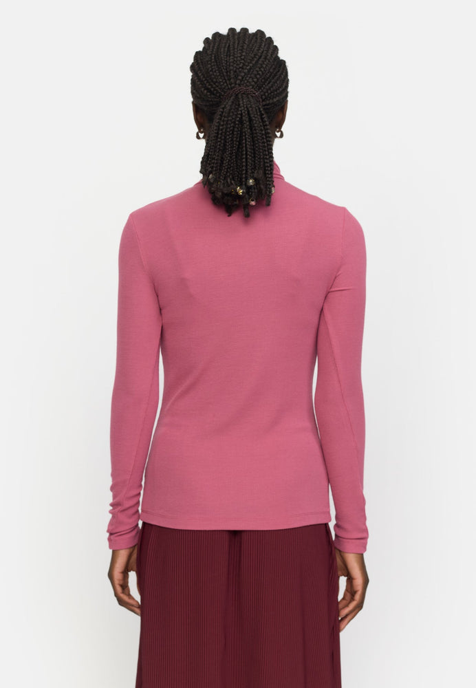 
                  
                    SRFENJA Rose Wine Rollneck T-Shirt
                  
                