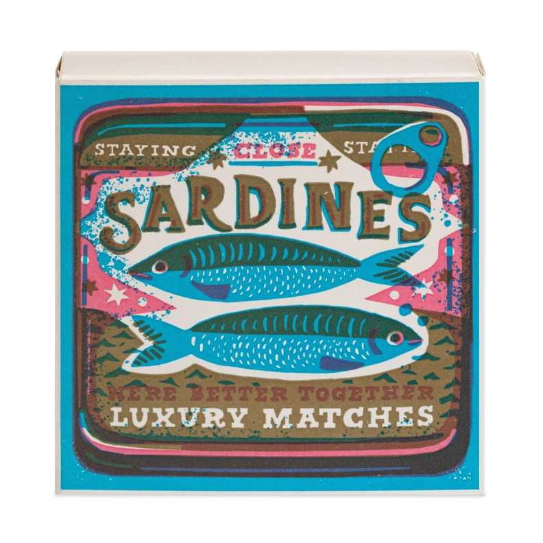 
                  
                    Better Together Sardines Quadratische Sicherheitsstreichhölzer
                  
                