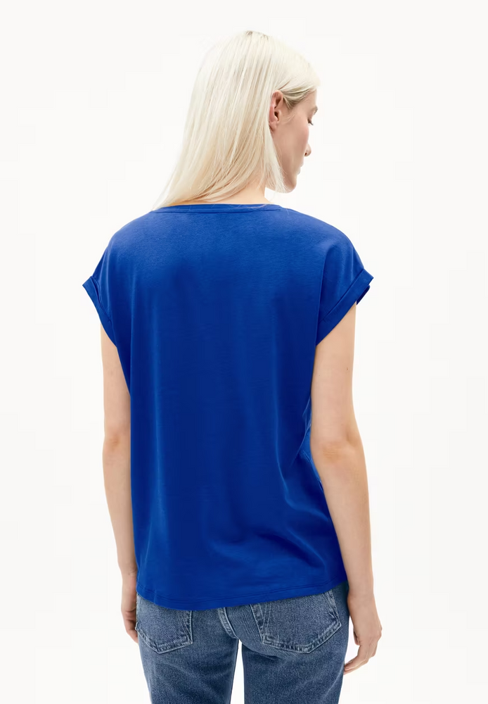 
                  
                    JILAANA Lapis Blue Regular T-Shirt
                  
                