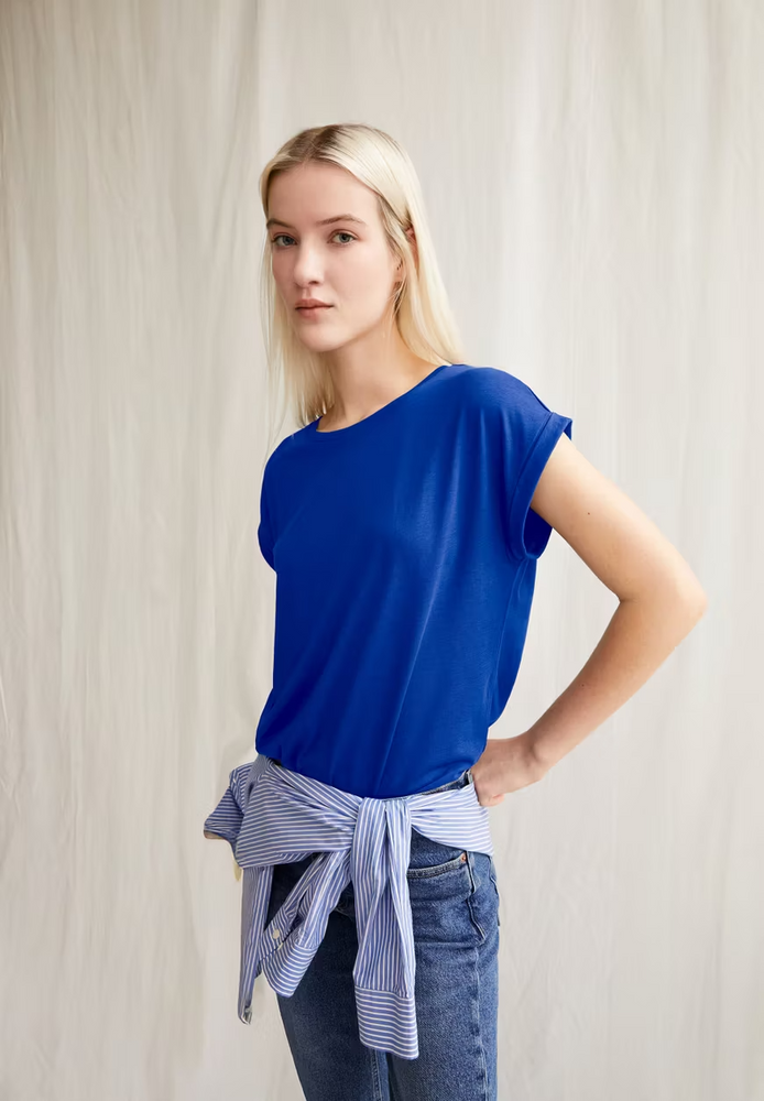 
                  
                    JILAANA Lapis Blue Regular T-Shirt
                  
                