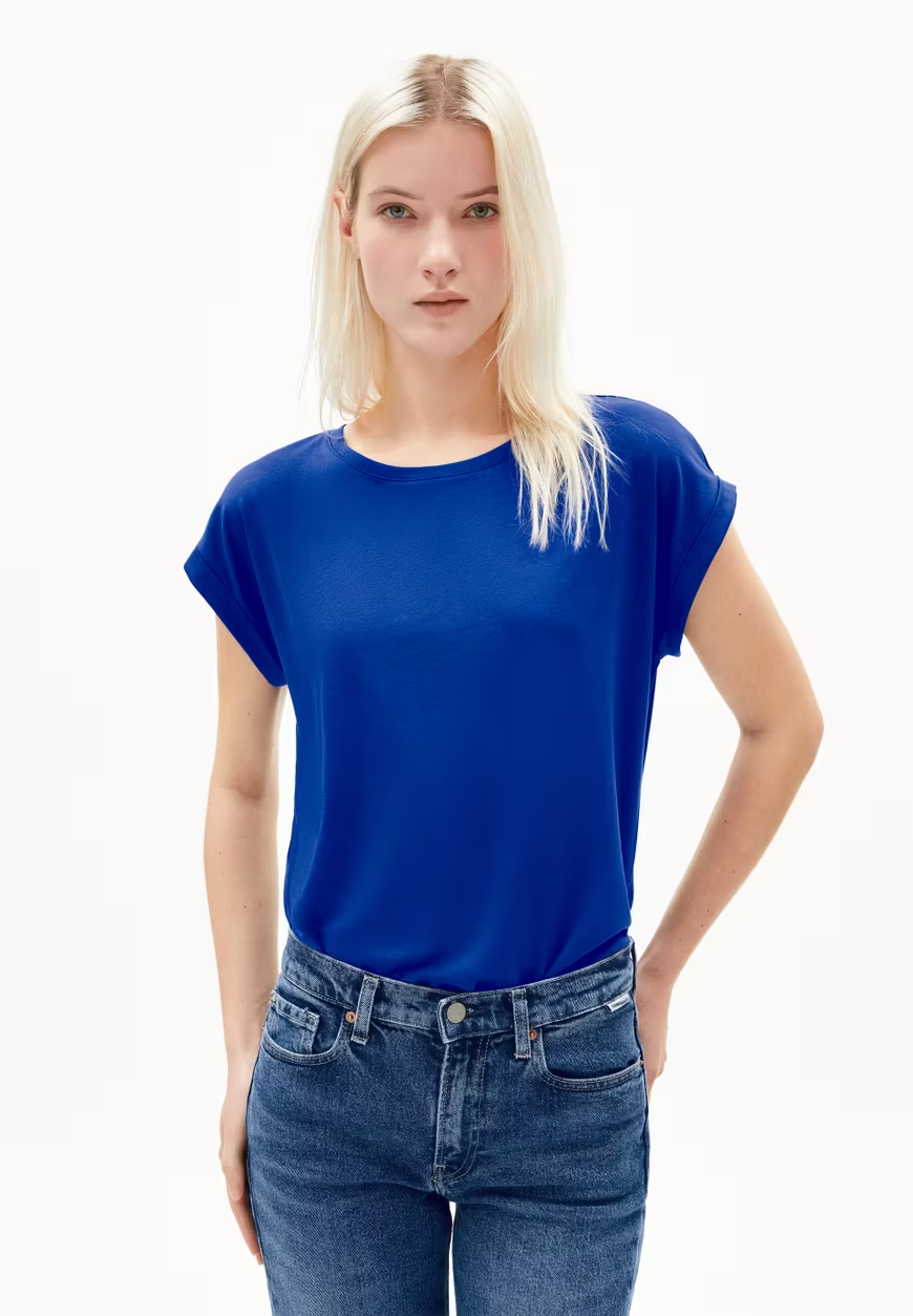 
                  
                    JILAANA Lapis Blue Regular T-Shirt
                  
                