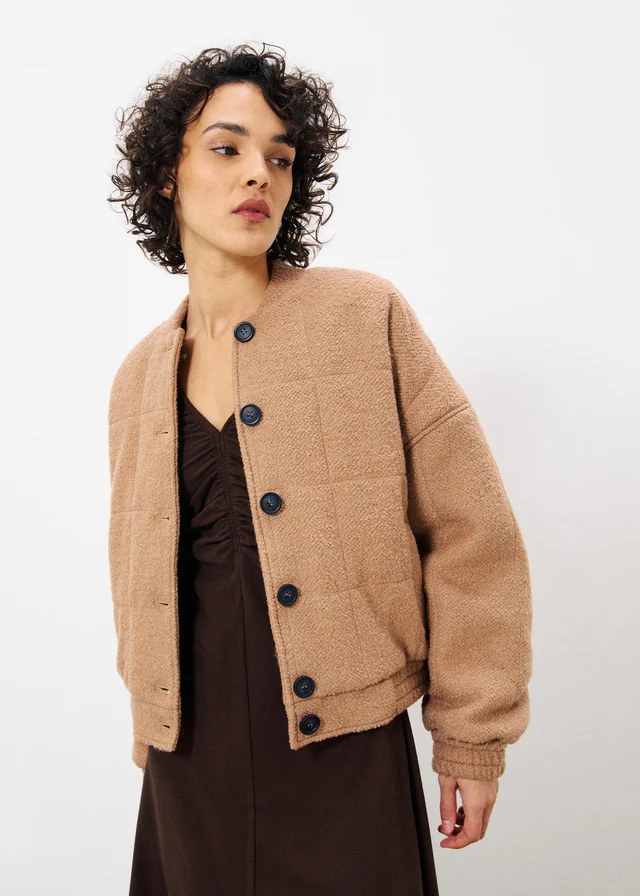 
                  
                    SATIA Beige Bomberjacke
                  
                