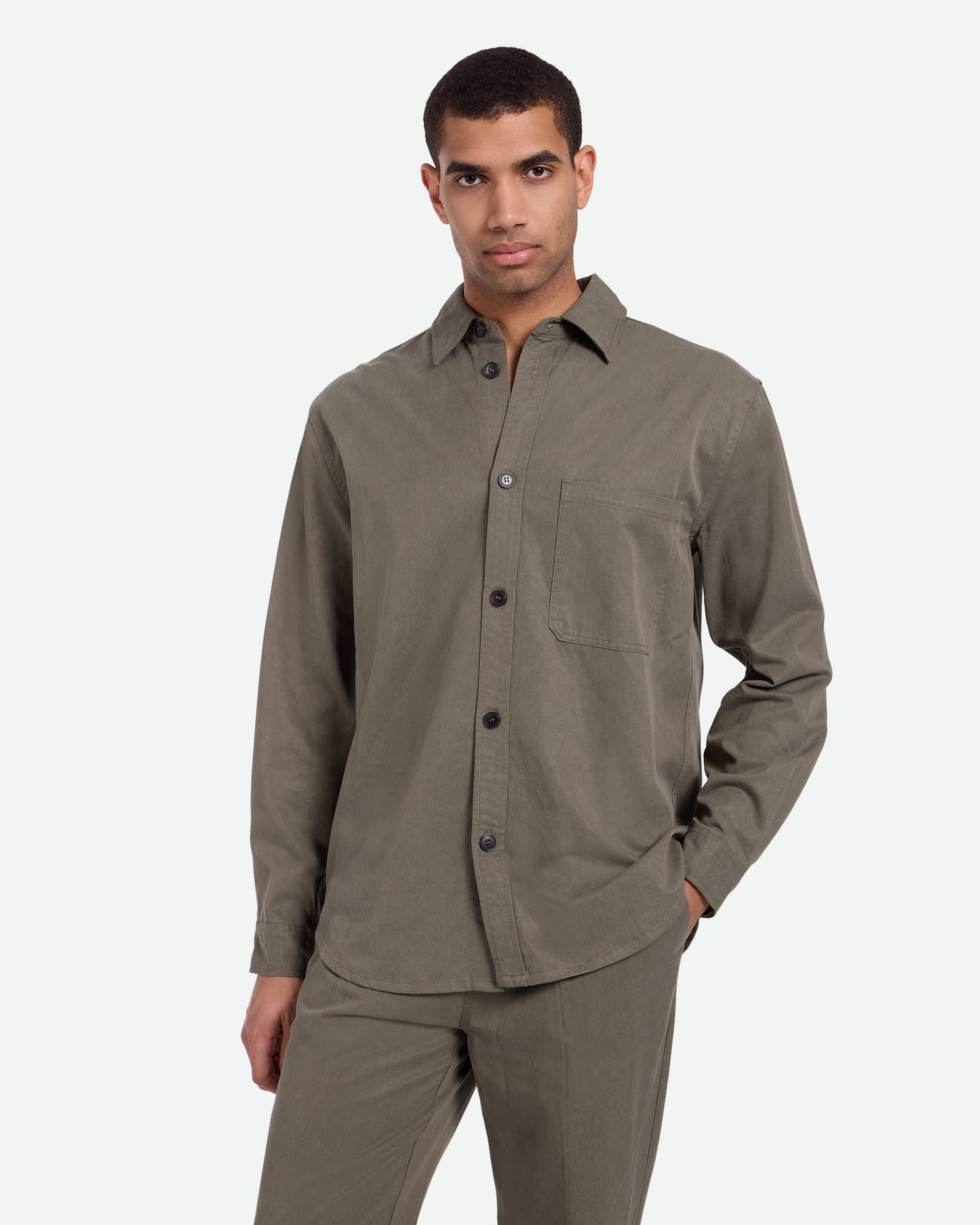 
                  
                    ALONSO – Langärmliges Hemd in Dusty Olive
                  
                