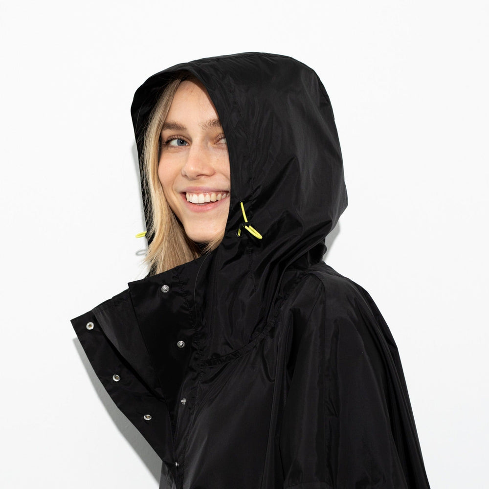 Black Solid Raincoat Victoria met Albert