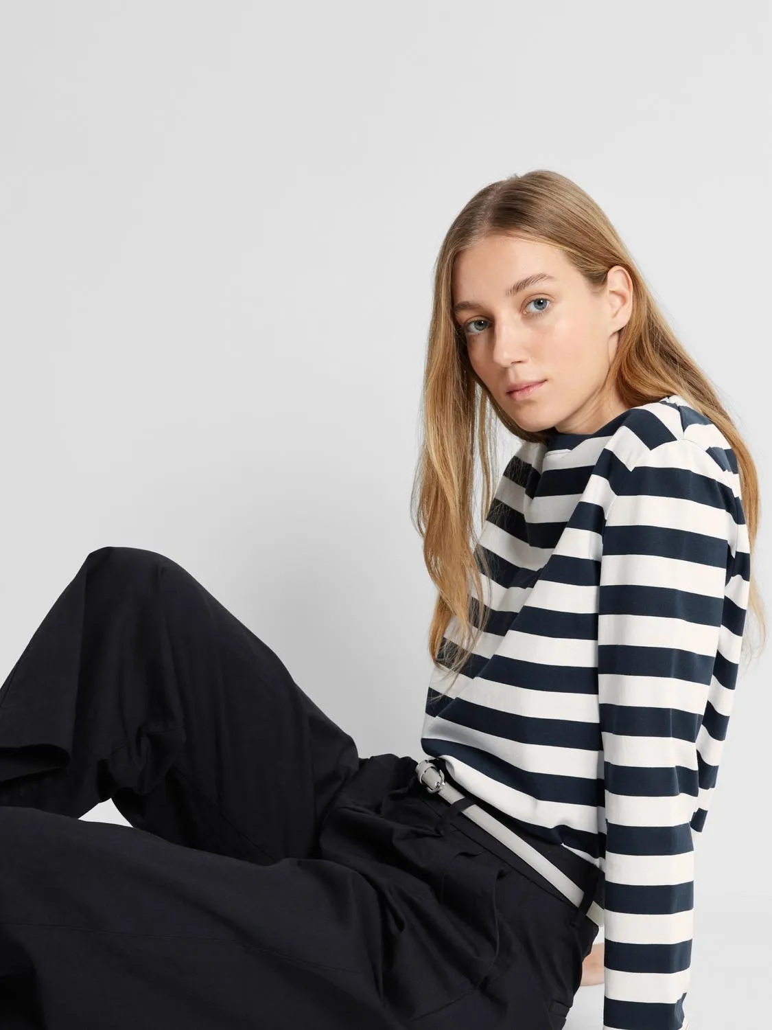 
                  
                    SLFESSENTIAL Dark Sapphire Bright White Striped Boxy Long Sleeve
                  
                