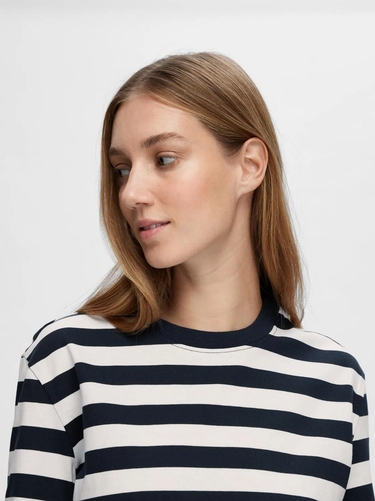 
                  
                    SLFESSENTIAL Dark Sapphire Bright White Striped Boxy Long Sleeve
                  
                